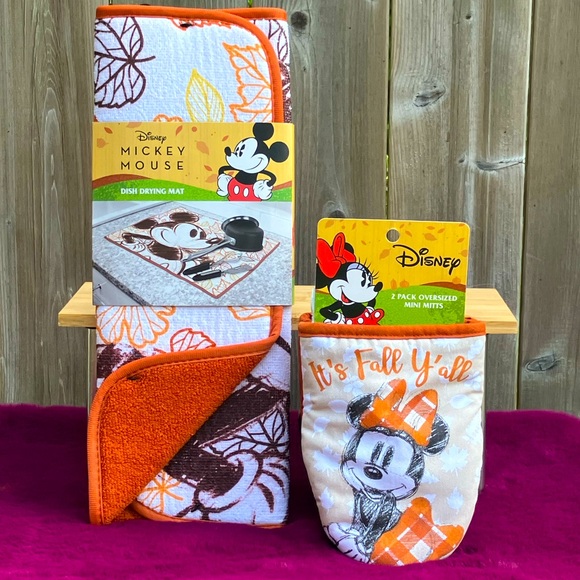 Mickey & Minnie Mouse Kitchen Linens Set. - Picture 1 of 5